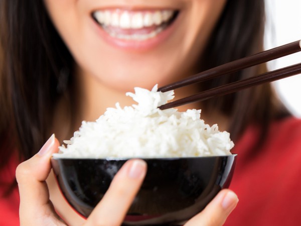 Nằm mơ thấy ăn cơm đánh con gì vượng phát dễ trúng lô tô?