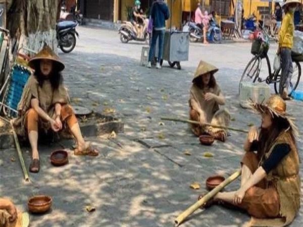 Nằm mơ thấy ăn mày đánh xổ số con gì?