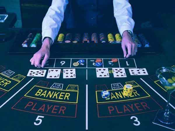 Mỗi ván chơi Poker đầy đủ sẽ bao gồm 4 vòng cược 