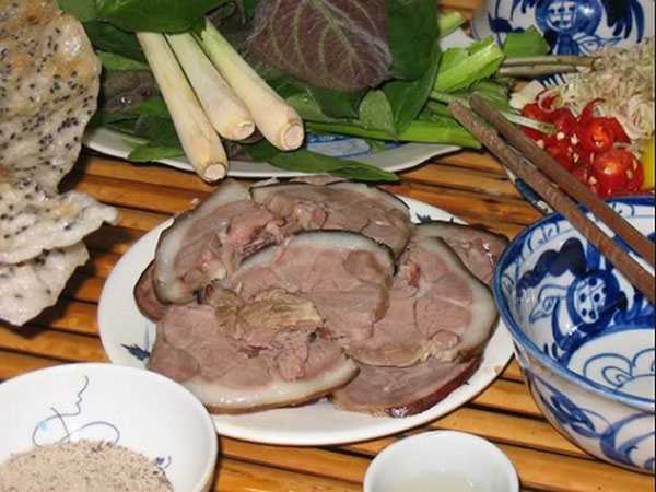 Nằm mơ thấy ăn thịt chó đánh con gì may mắn dễ ăn