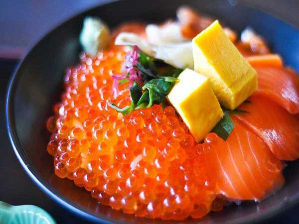 Nằm mơ thấy trứng cá đánh con gì?
