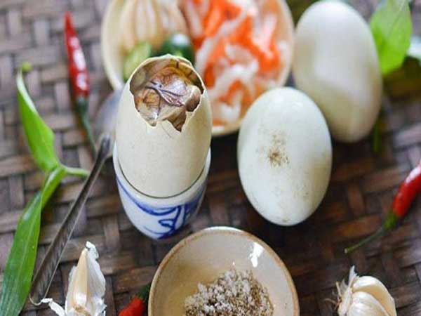 Nằm mơ thấy trứng vịt lộn là điềm báo lành hay dữ?