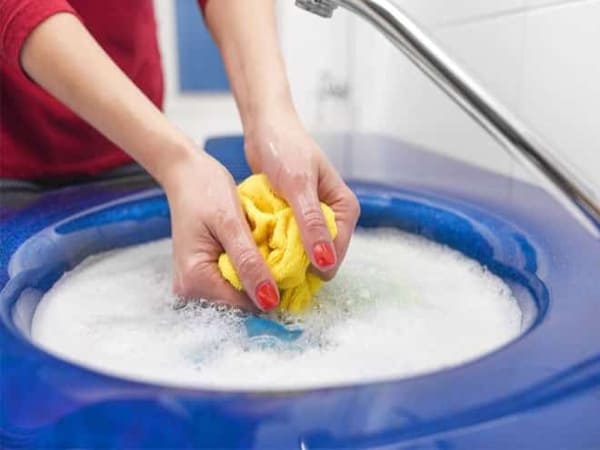 Trông thấy giặt quần áo cho người khác