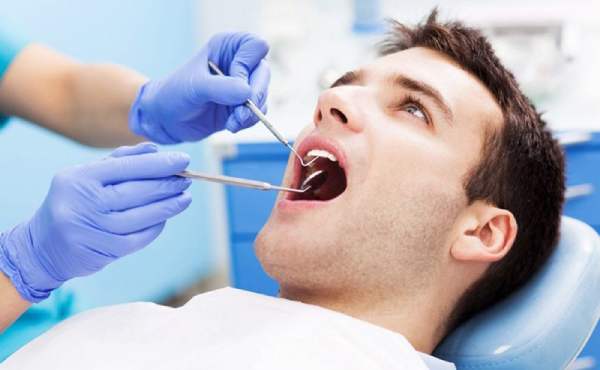 Nhìn thấy bạn thân nhổ răng khôn