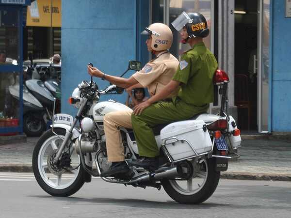 Nằm mơ thấy cảnh sát mang điềm lanh hay điềm dữ