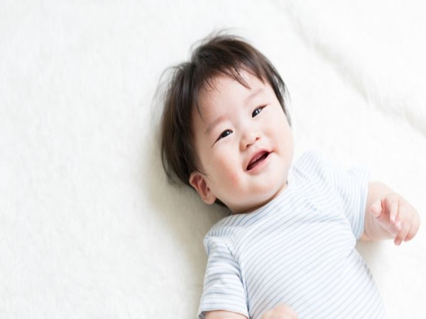 Giải mã chi tiết từng giấc mơ thấy em bé cười